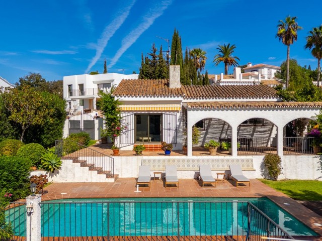 2 Bedrooms Villa in Elviria