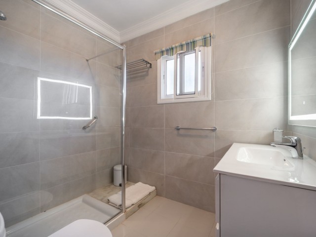 2 Bedrooms Villa in Elviria