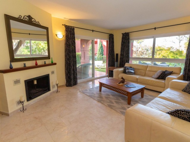 3 Bedrooms Apartment in Elviria