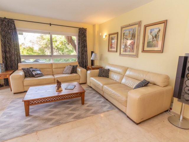 3 Bedrooms Apartment in Elviria