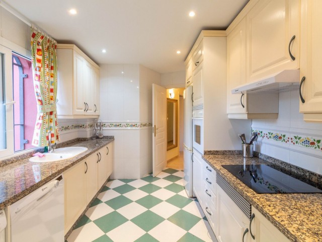 3 Bedrooms Apartment in Elviria