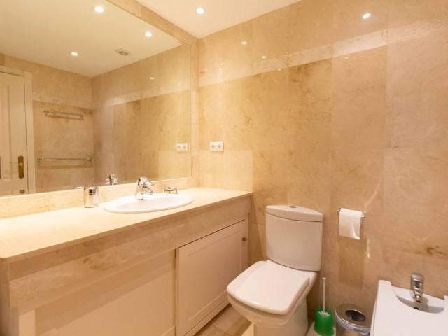 3 Bedrooms Apartment in Elviria