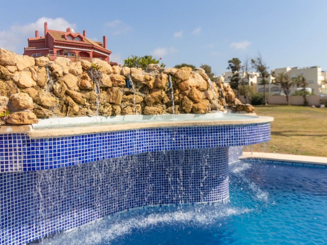 3 Bedrooms Apartment in Elviria