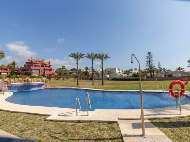 3 Bedrooms Apartment in Elviria