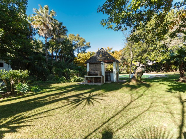 6 Bedrooms Villa in Guadalmina Baja