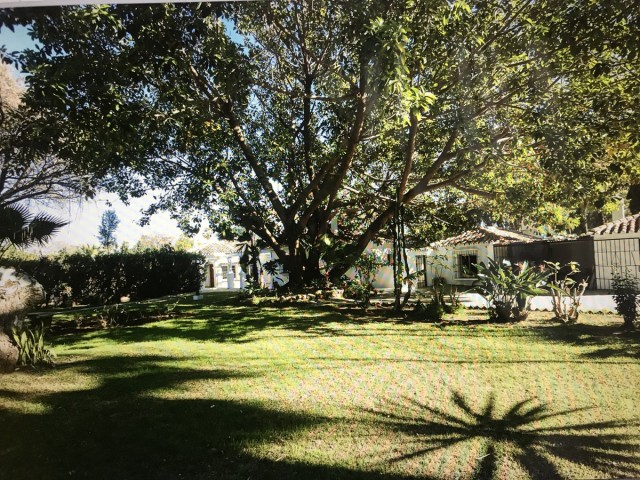 6 Bedrooms Villa in Guadalmina Baja