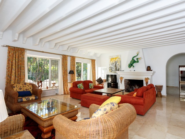 6 Bedrooms Villa in Guadalmina Baja