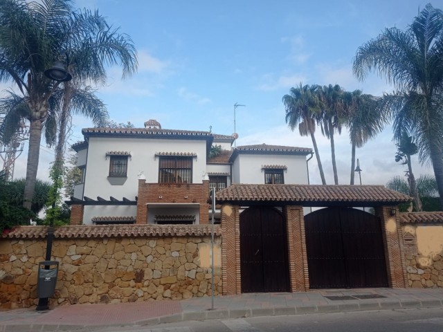 5 Bedrooms Villa in Mijas