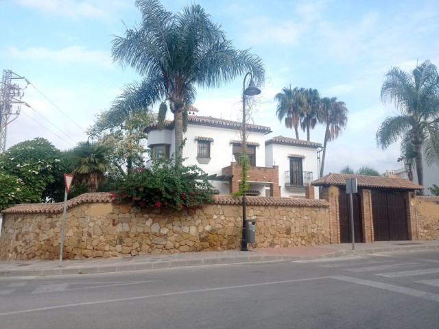 5 Bedrooms Villa in Mijas