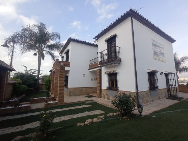5 Bedrooms Villa in Mijas