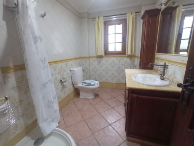 5 Bedrooms Villa in Mijas