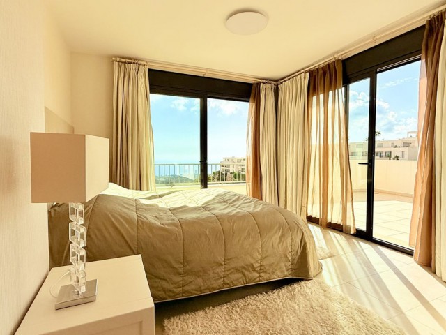 Penthouse avec 3 Chambres  à Altos de los Monteros