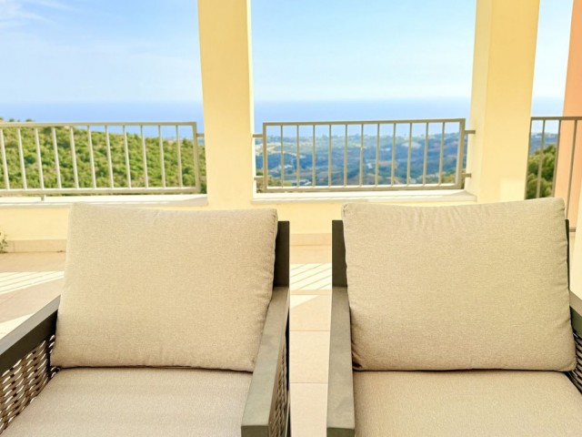 Penthouse avec 3 Chambres  à Altos de los Monteros