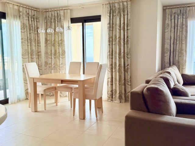 Penthouse avec 3 Chambres  à Altos de los Monteros