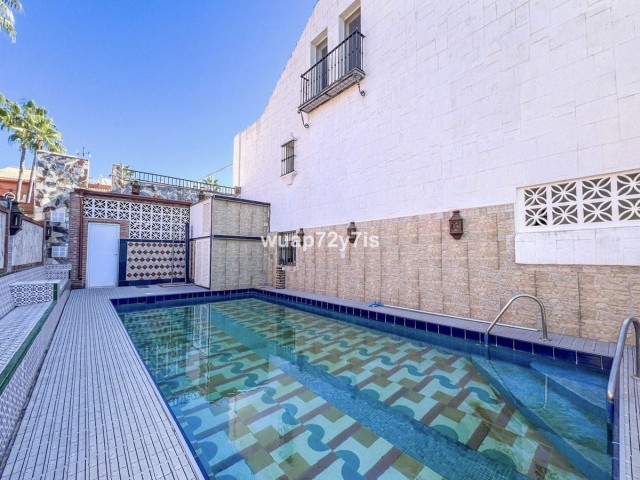 6 Bedrooms Townhouse in El Paraiso