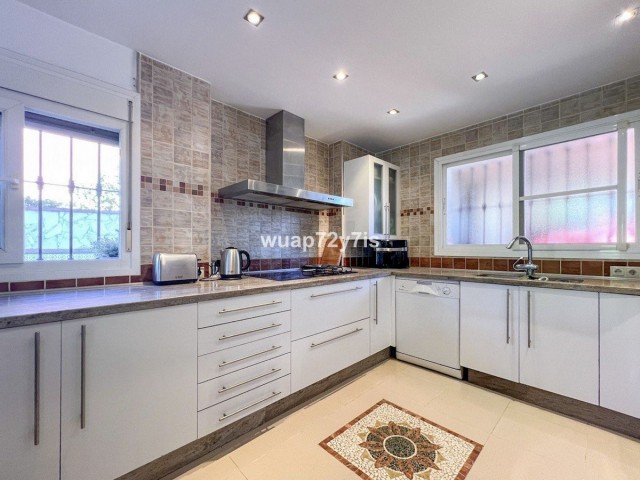 6 Bedrooms Townhouse in El Paraiso