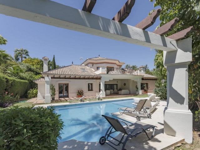 6 Bedrooms Villa in Nueva Andalucía
