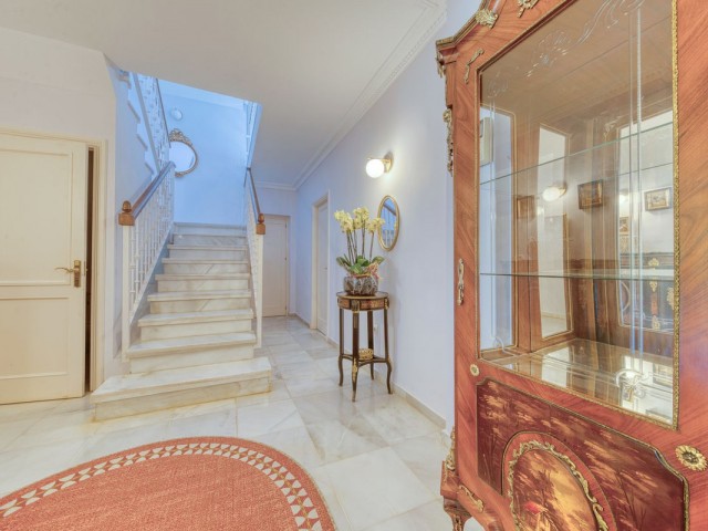 6 Schlafzimmer Villa in Nueva Andalucía