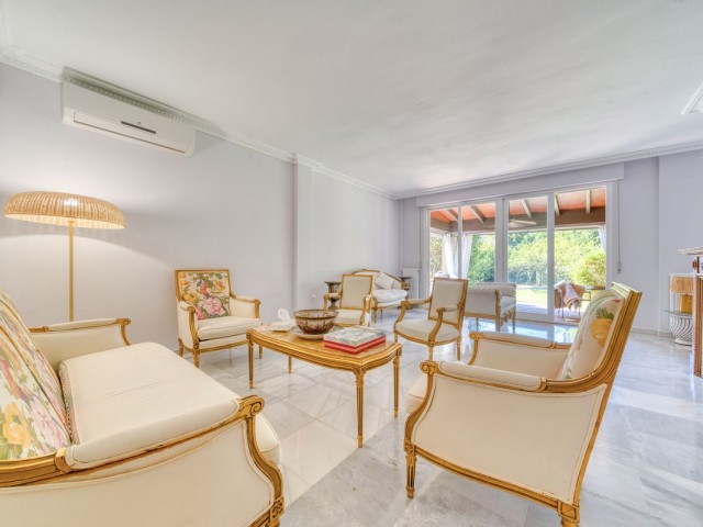 6 Schlafzimmer Villa in Nueva Andalucía