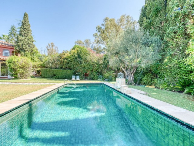 6 Schlafzimmer Villa in Nueva Andalucía