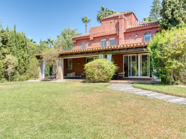 6 Schlafzimmer Villa in Nueva Andalucía