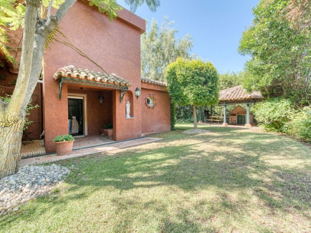 6 Schlafzimmer Villa in Nueva Andalucía