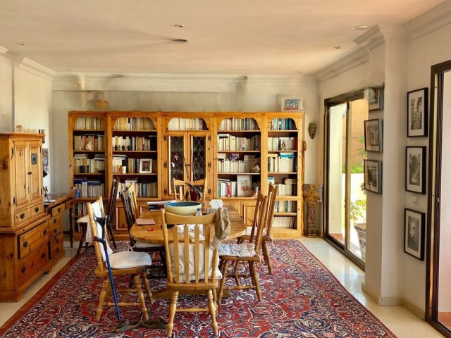 7 Bedrooms Villa in Marbella