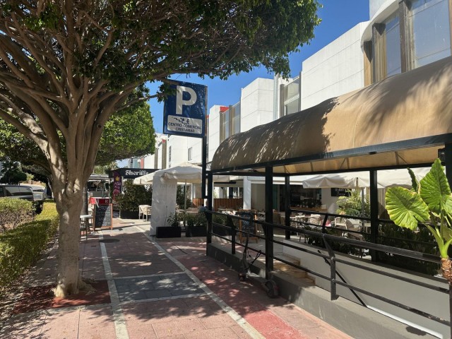 Commercial avec 0 Chambres  à Puerto Banús