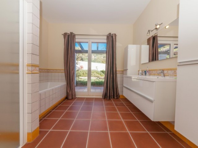 6 Makuuhuoneen Huvila Benahavís