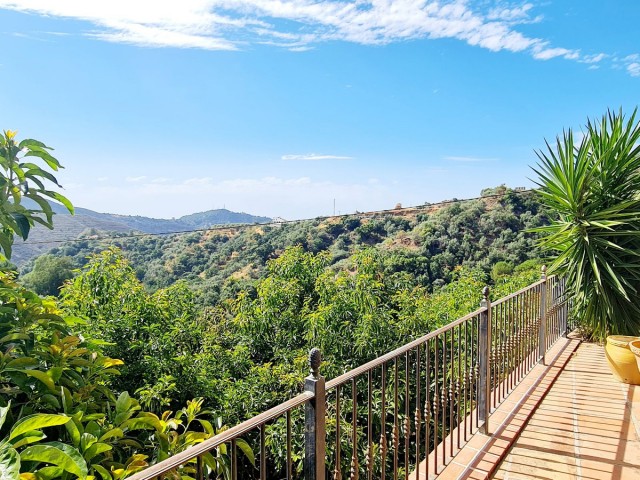 4 Sovrums Villa i Ojén