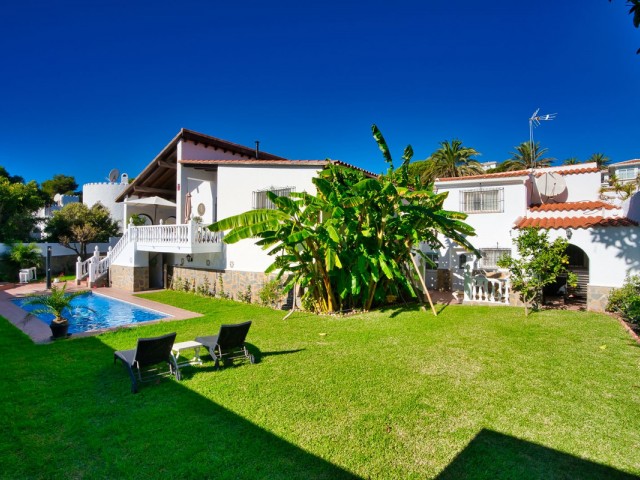 4 Bedrooms Villa in Torrenueva