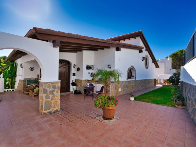 Villa avec 4 Chambres  à Torrenueva