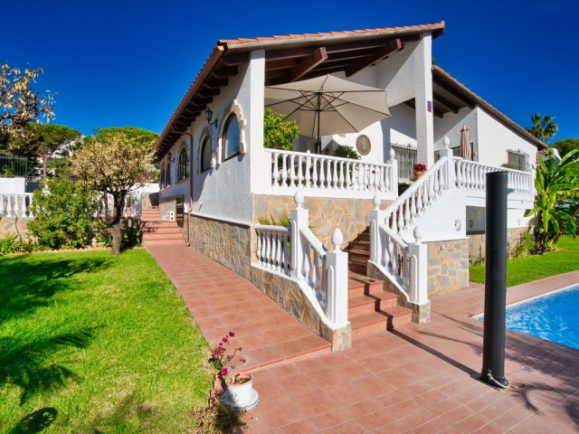 4 Soveroms Villa i Torrenueva