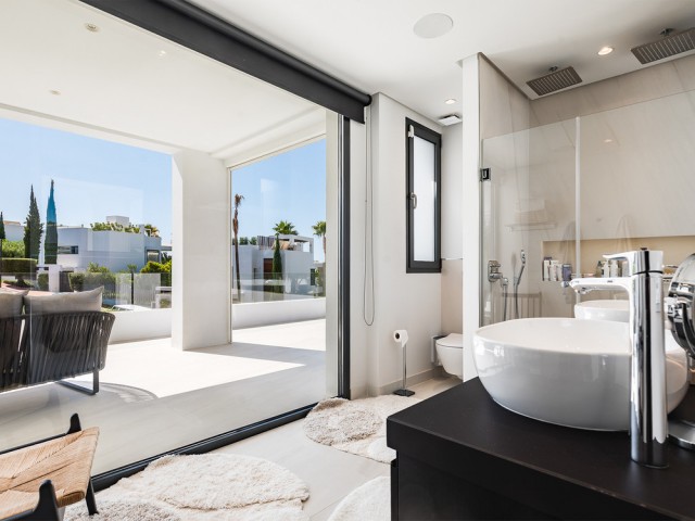 7 Soveroms Villa i Nueva Andalucía