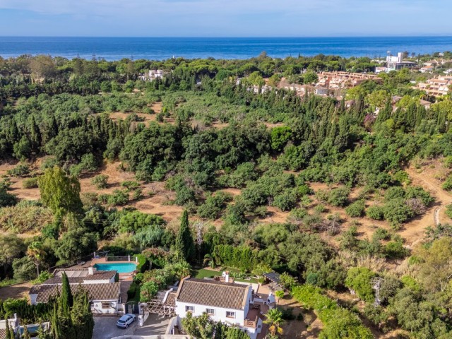 4 Bedrooms Villa in Elviria