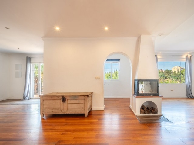 4 Bedrooms Villa in Elviria