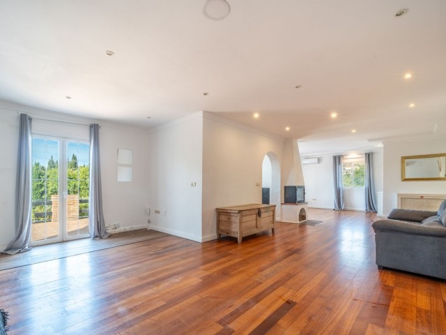 4 Bedrooms Villa in Elviria