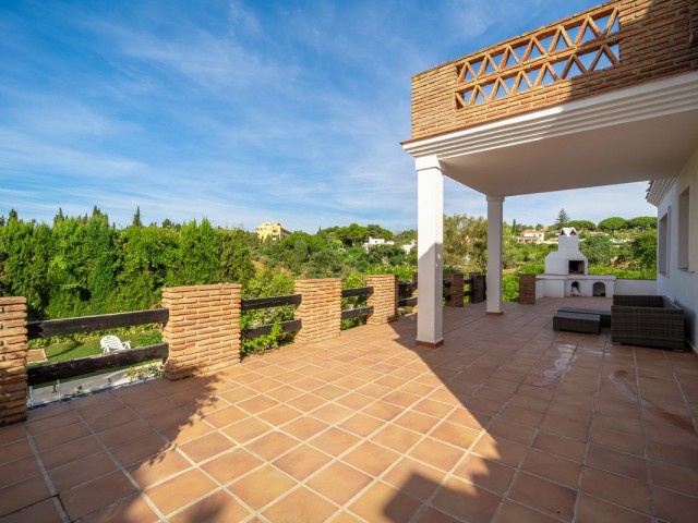 4 Bedrooms Villa in Elviria