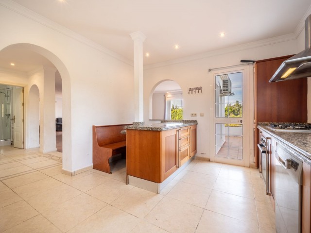 4 Bedrooms Villa in Elviria