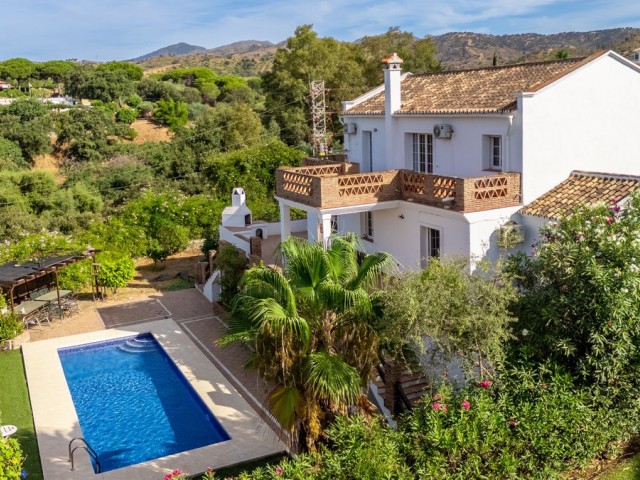 4 Bedrooms Villa in Elviria
