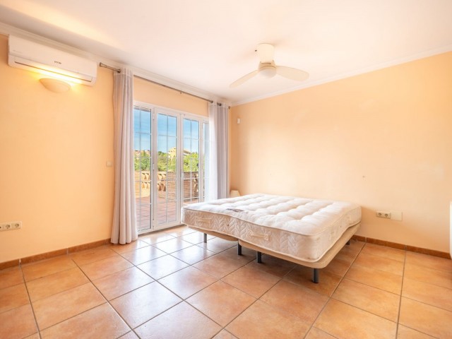 4 Bedrooms Villa in Elviria