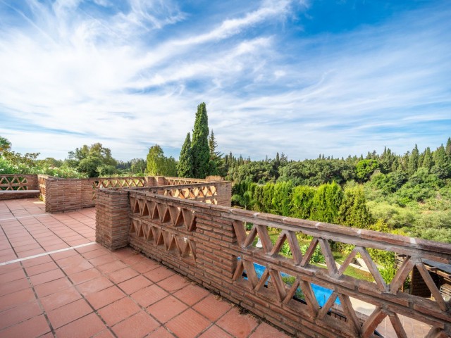 4 Bedrooms Villa in Elviria