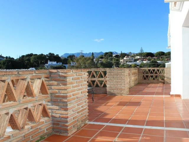 4 Bedrooms Villa in Elviria