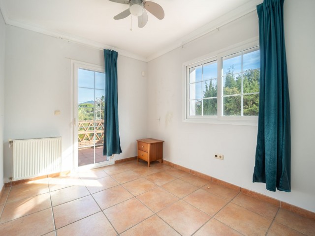 4 Bedrooms Villa in Elviria