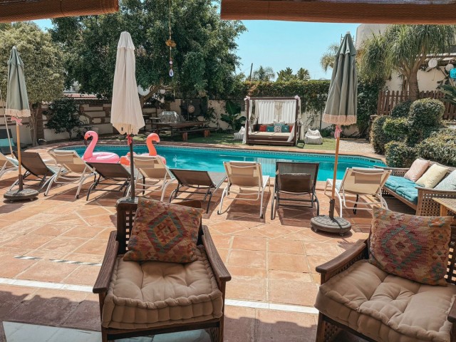 Villa avec 5 Chambres  à Nueva Andalucía