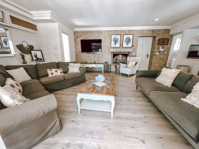 Villa avec 5 Chambres  à Nueva Andalucía