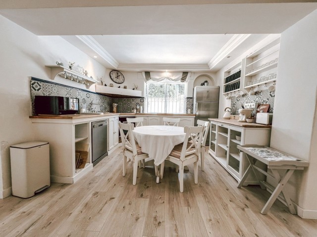 Villa avec 5 Chambres  à Nueva Andalucía