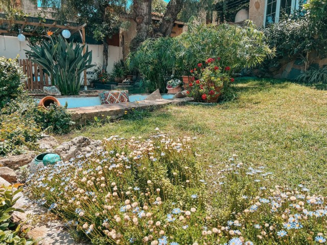 Villa avec 5 Chambres  à Nueva Andalucía