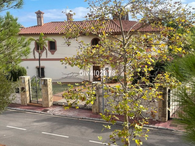 6 Bedrooms Villa in Benalmadena Costa