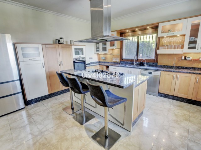6 Bedrooms Villa in Benalmadena Costa